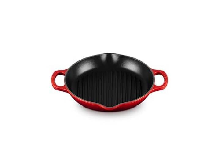 LE CREUSET Signature Hohe runde Grillpfanne aus Gusseisen, für alle Herdarten und Backöfen, 25 cm Kirschrot, 20208250600422