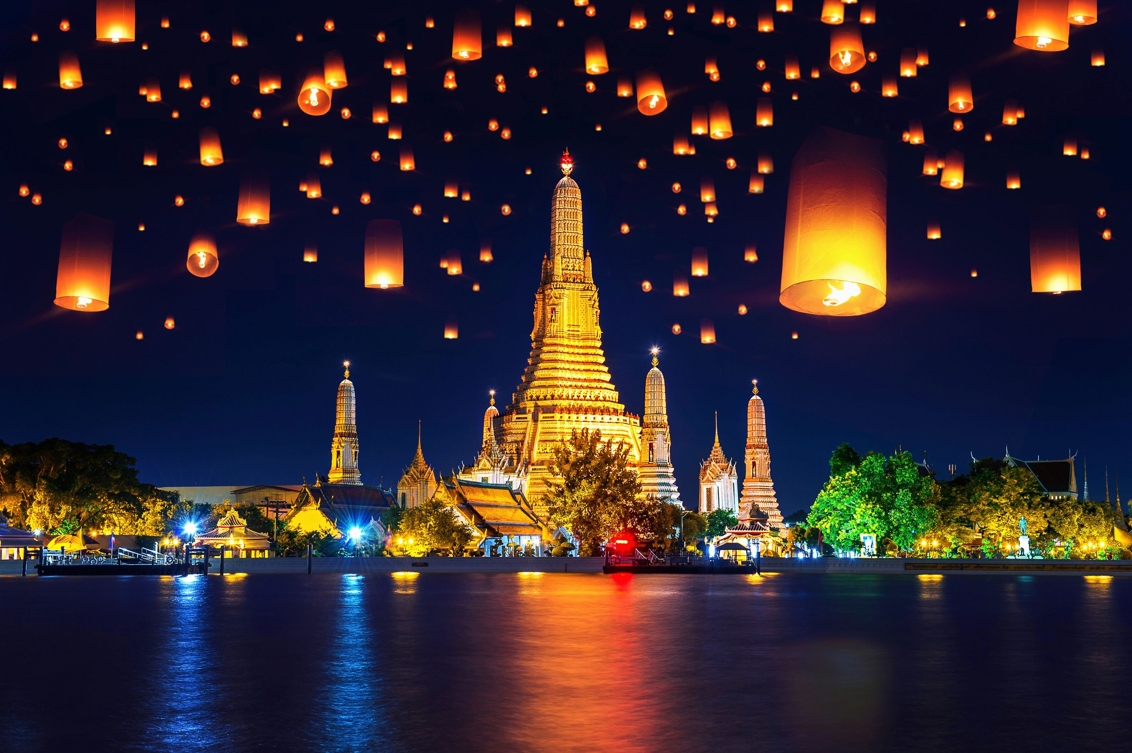 Fototapete PAPERMOON "WAT ARUN-TEMPEL DER MORGENRÖTE BANGKOK THAILAND LATERNE", bunt, B:5m L:2,8m, Vlies, Tapeten, Fototapete bunt B/L: 5m x 2,8m, Bahnen: 10 Stk.