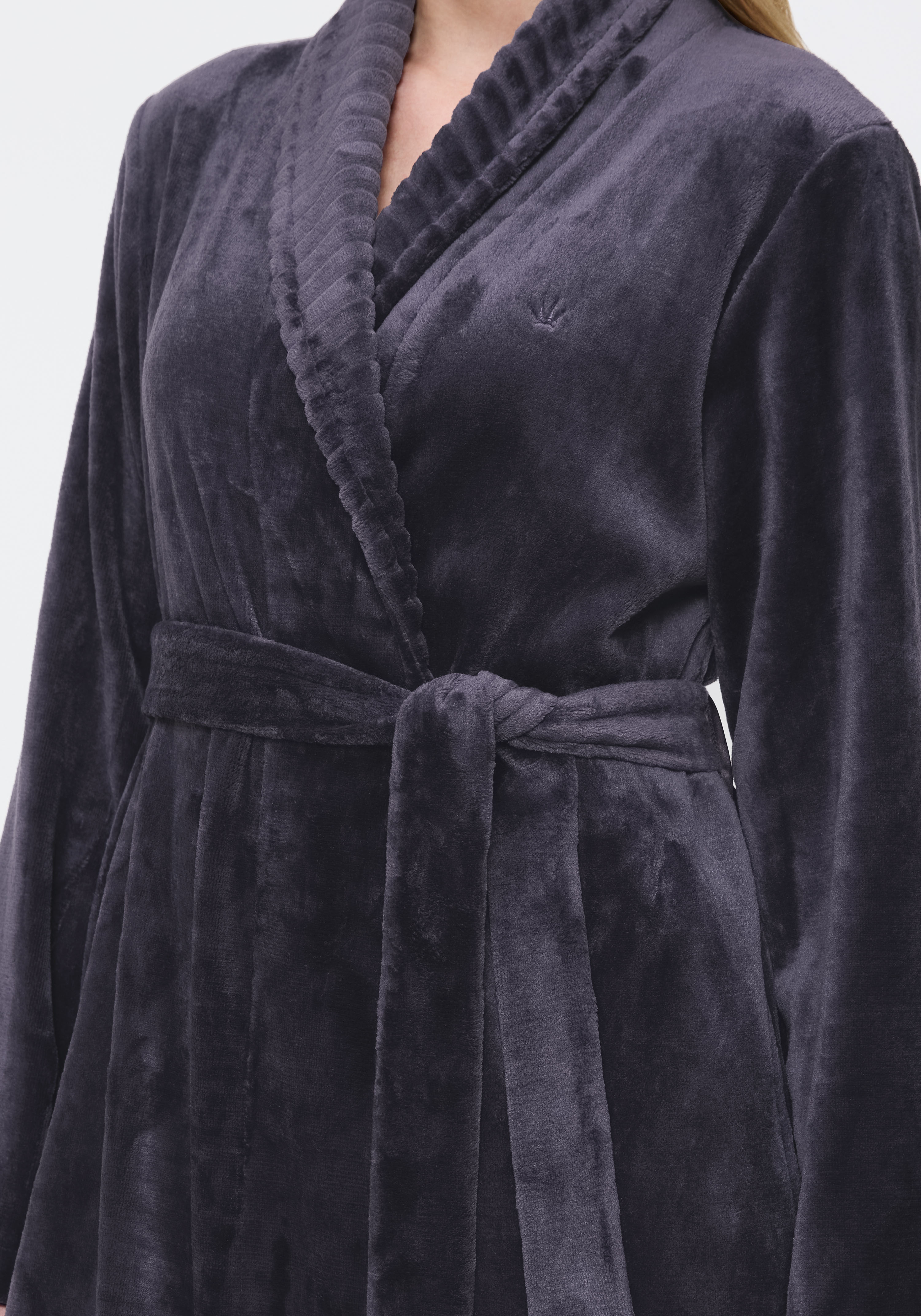 Morgenmantel TRIUMPH "Robes Fleece Robe 01", Damen, Gr. 40/42, grau (ink gray), Obermaterial: 100% Polyester, Midilänge, Hausmäntel Morgenmantel, warmer Morgenmantel ink gray 40/42