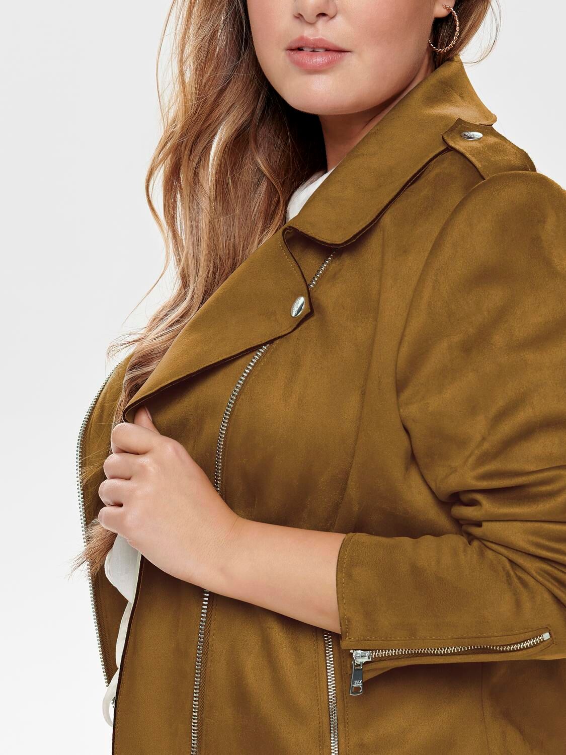 Bikerjacke ONLY CARMAKOMA "CARSHERRY NEW LIFE BONDED BIKER OTW", Damen, Gr. 46, braun (cognac), Web, Obermaterial: 100% Polyester, unifarben, figurbetont, Jacken Bikerjacke cognac 46