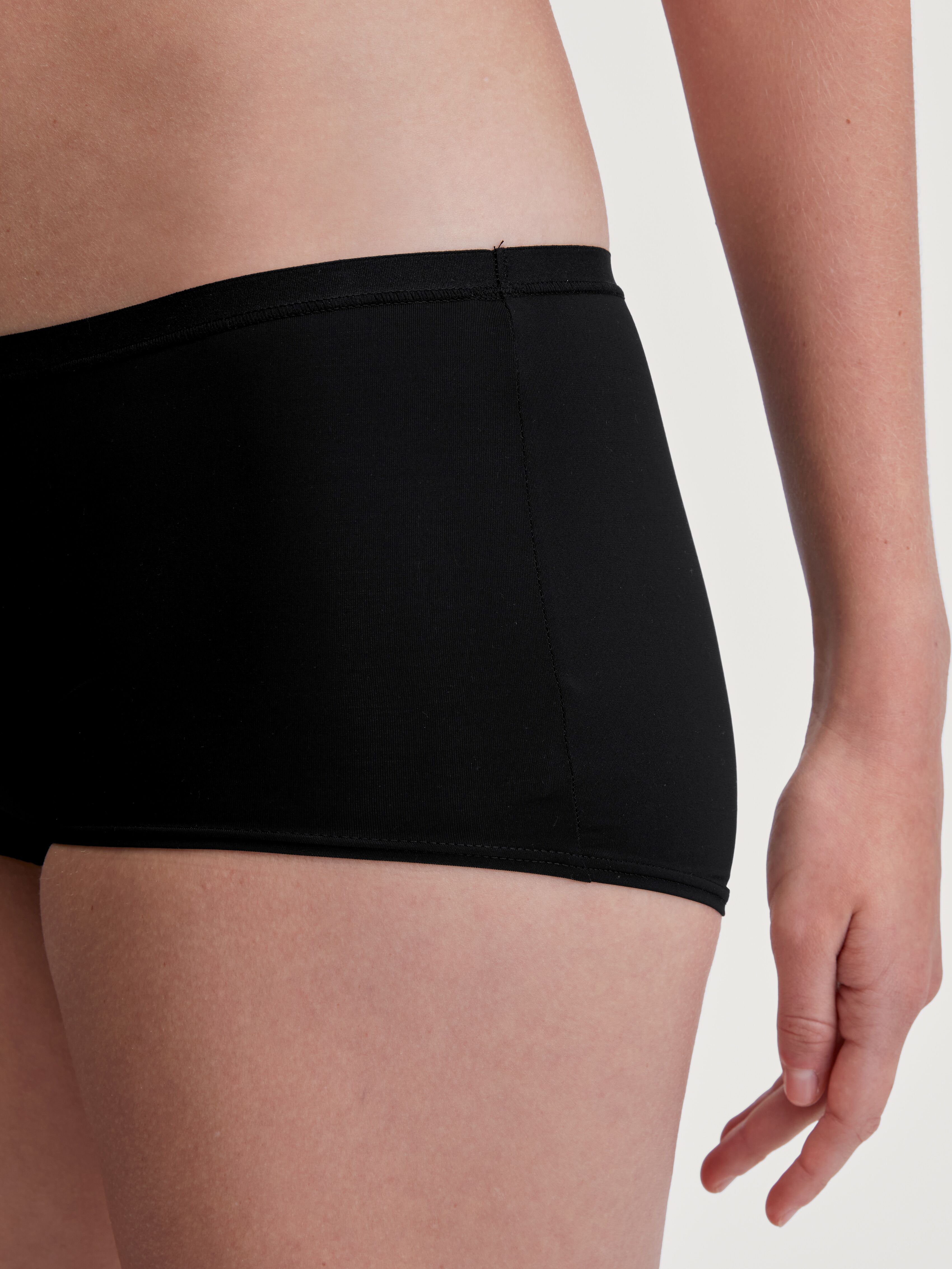 Panty CALIDA "Sleek Skin", Damen, Gr. L (48/50), Single Jersey, schwarz, Single Jersey, Obermaterial: 73% Polyamid, 27% Elasthan, körpernah, Unterhosen Panty, weich, elastischer Bund, schmaler Schnitt schwarz L (48/50), Single Jersey