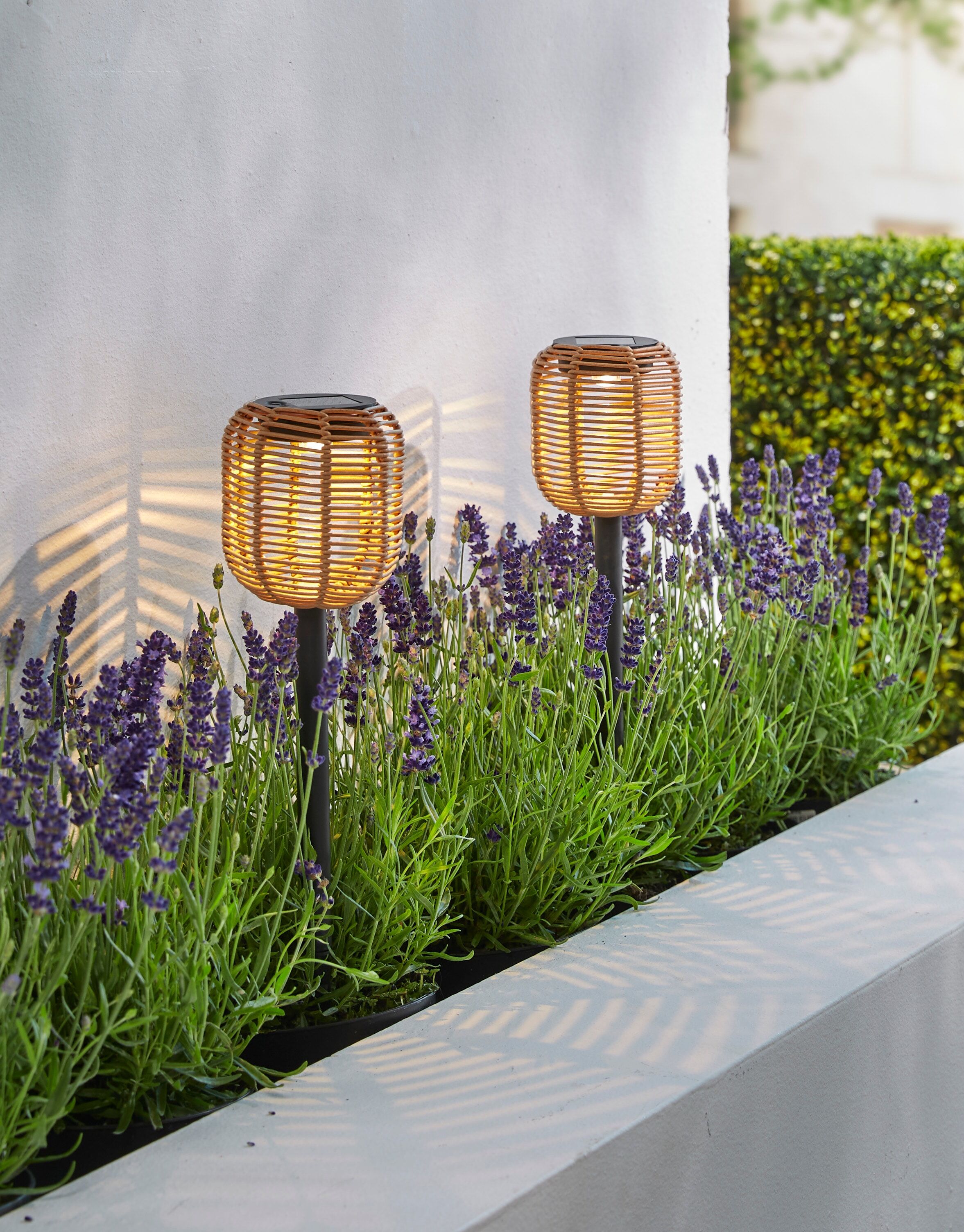 Gartenleuchte LUXFORM "Luxform Stake Light Rattan", braun, B:25cm H:25,5cm L:25cm, Leuchten, Gartenleuchte, LED-Gartenleuchte, inkl. Fernbedienung, Timerfunktion, aus Kunststoff