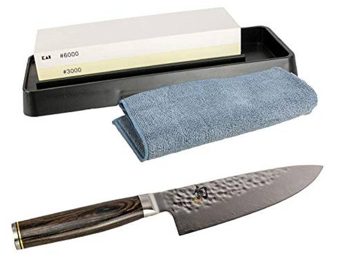 Kai Shun Premier Tim Mälzer TDM-1723, ultrascharfes Japanisches Kochmesser, 15cm + hochwertigem KAI Kombinationsschleifstein AP-0305+ Premium- Poliertuch