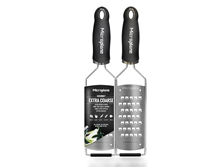 Microplane Râpe de cuisine Très Gros Grains pour les pommes de terre\, courgettes\, carottes\, pommes\, choux et fromage en Noir et en acier inoxydable