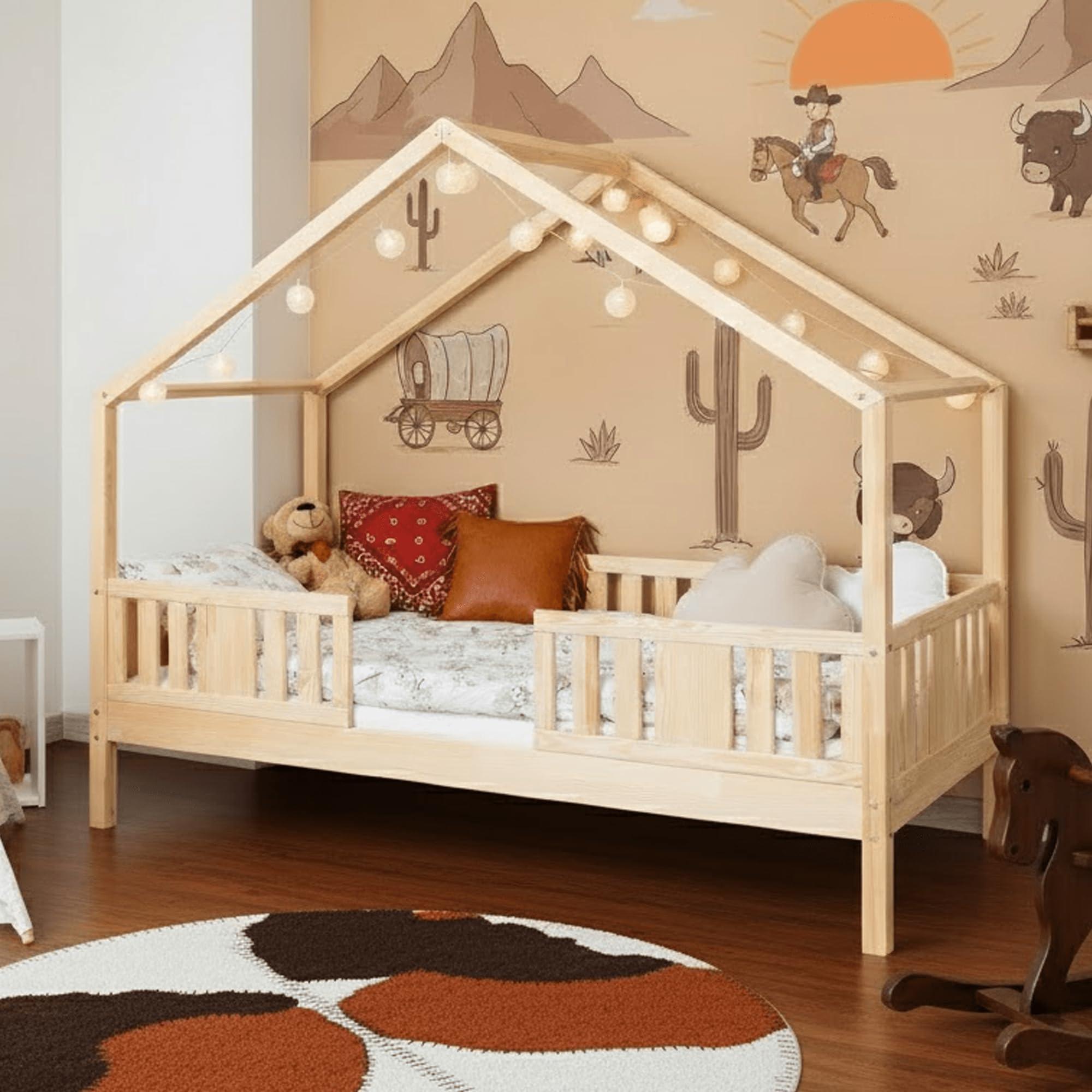 MEBLE WRÓBEL Kinderbett 80x160 cm - Bett mit Rausfallschutz & Lattenrost - Hausbett aus Kiefer Unlackiert - Kleinkindbett für Jungen & Mädchen - Standhöhe 20 cm