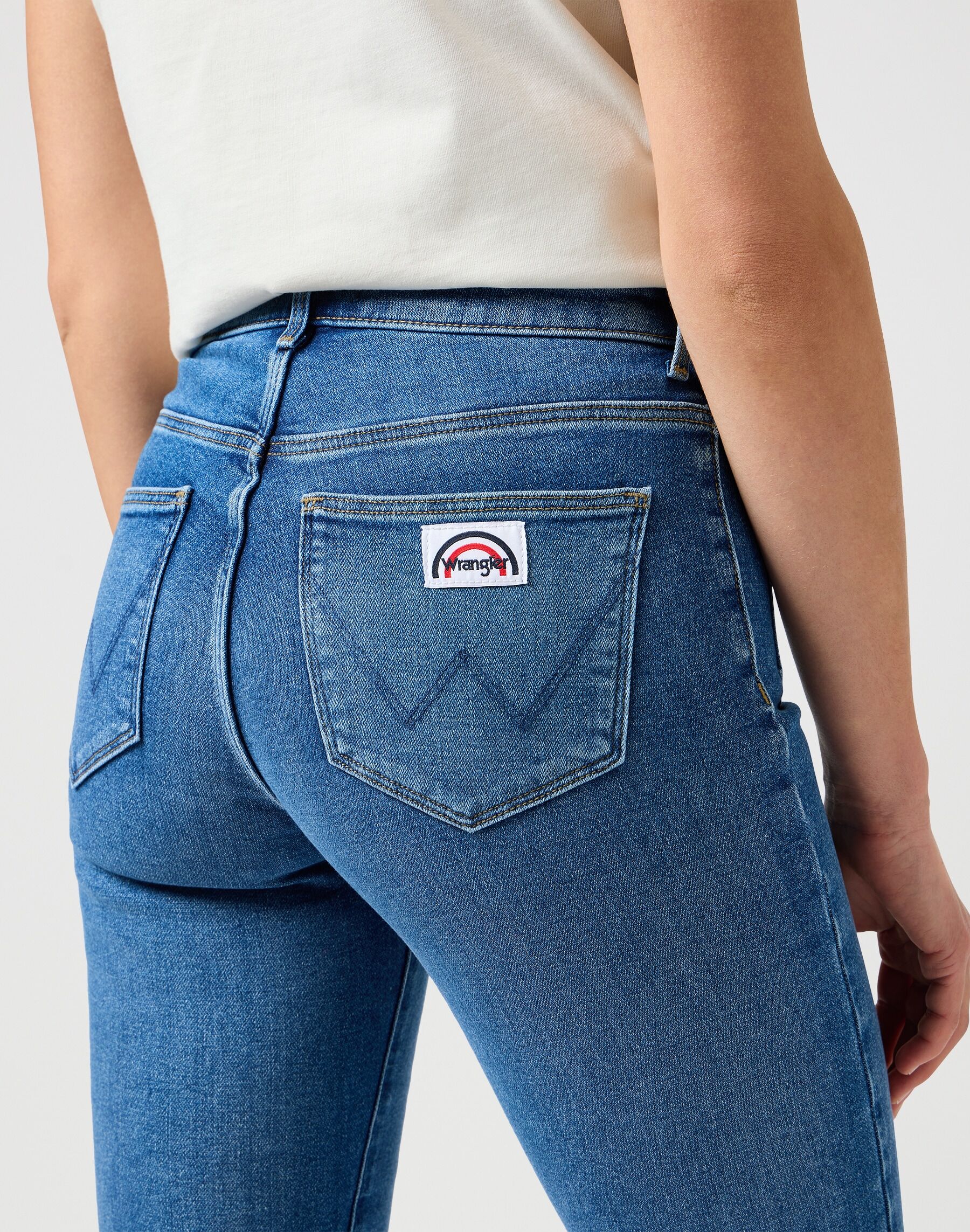 Wrangler "Flare" im Retro-Design mit ausgestelltem Bein raven 29, Länge 30