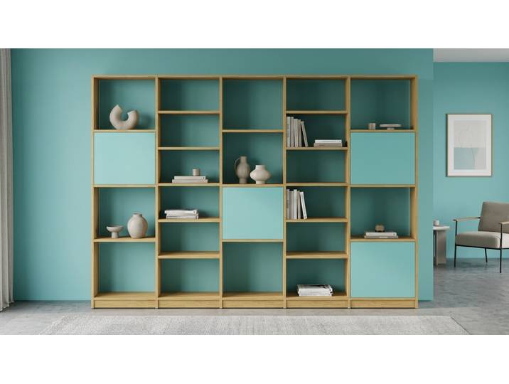 Modernes Bücherregal mit bunten Türen Eiche Natur geölt