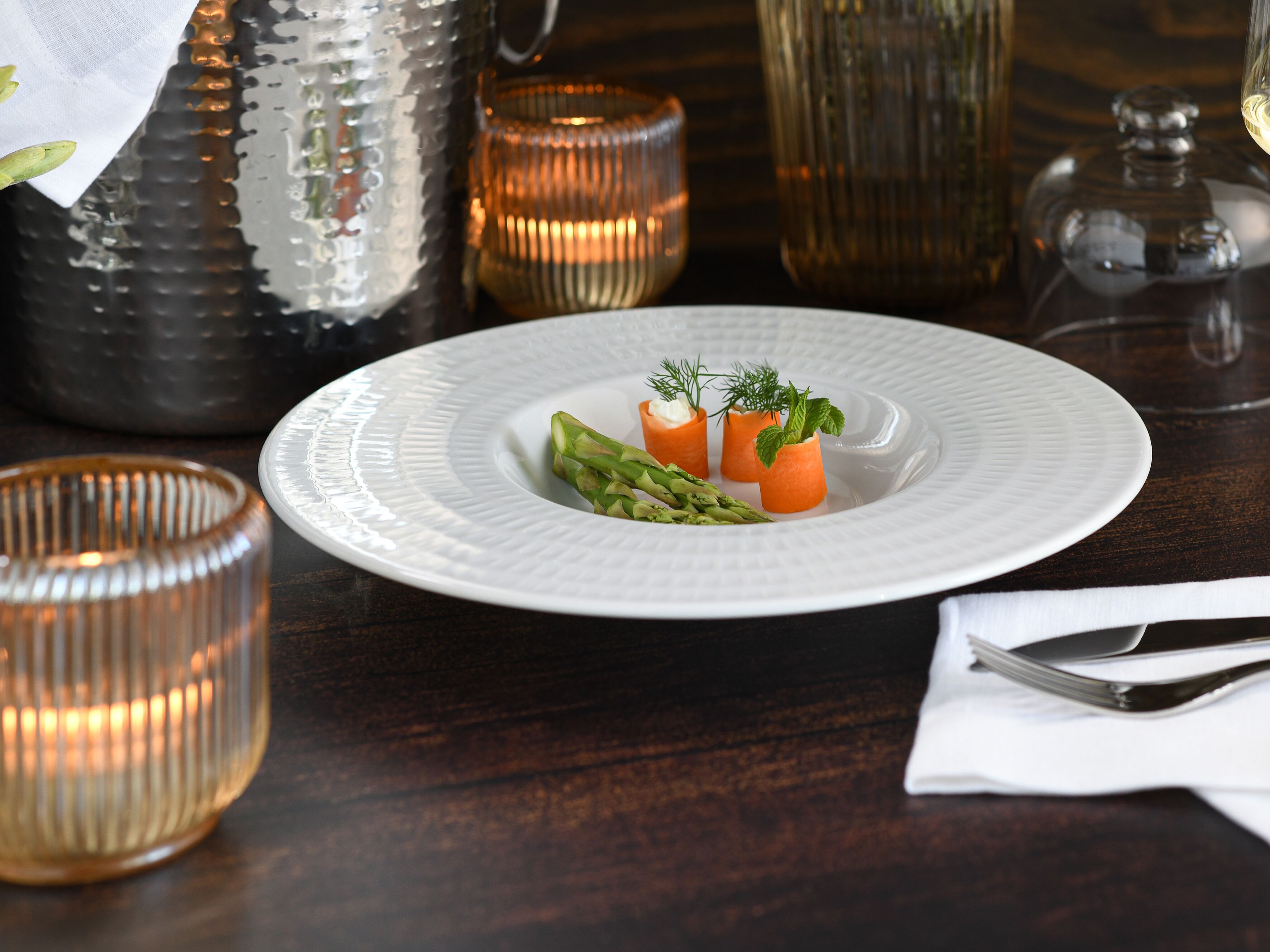 Teller CREATABLE "Show Time Stripes weiß, Gourmetteller, 4-tlg.", weiß, Porzellan, Speiseteller, Teller, Moderne Formgebung, Fine Dining-Charakter, Relief Oberfläche