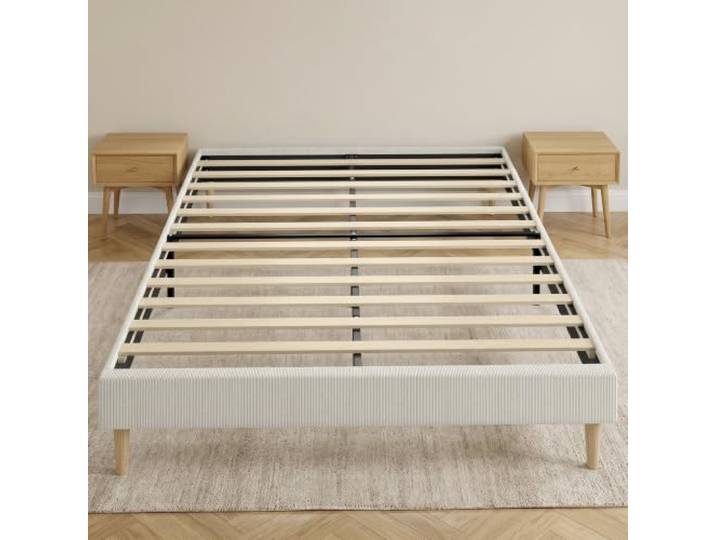 HOMCOM Bettgestell 140 x 190 cm, Polsterbett in Samtoptik, 12 Latten, geräuscharm, ohne Boxspring, einfache Montage, Creme
