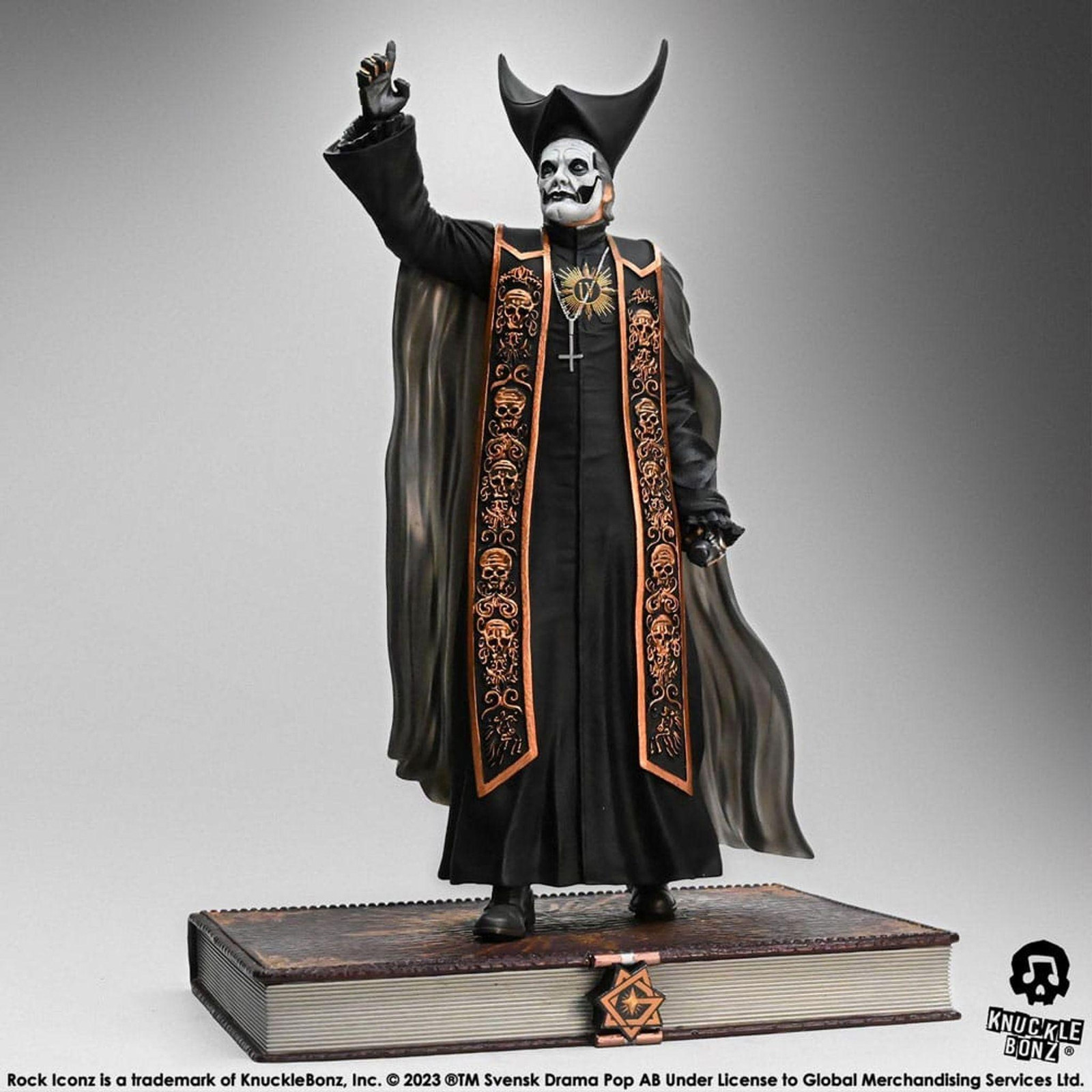 Knucklebonz Ghost Rock Iconz Papa Emeritus IV beeldje in zwarte gewaden, 1/9 schaal, 22 cm