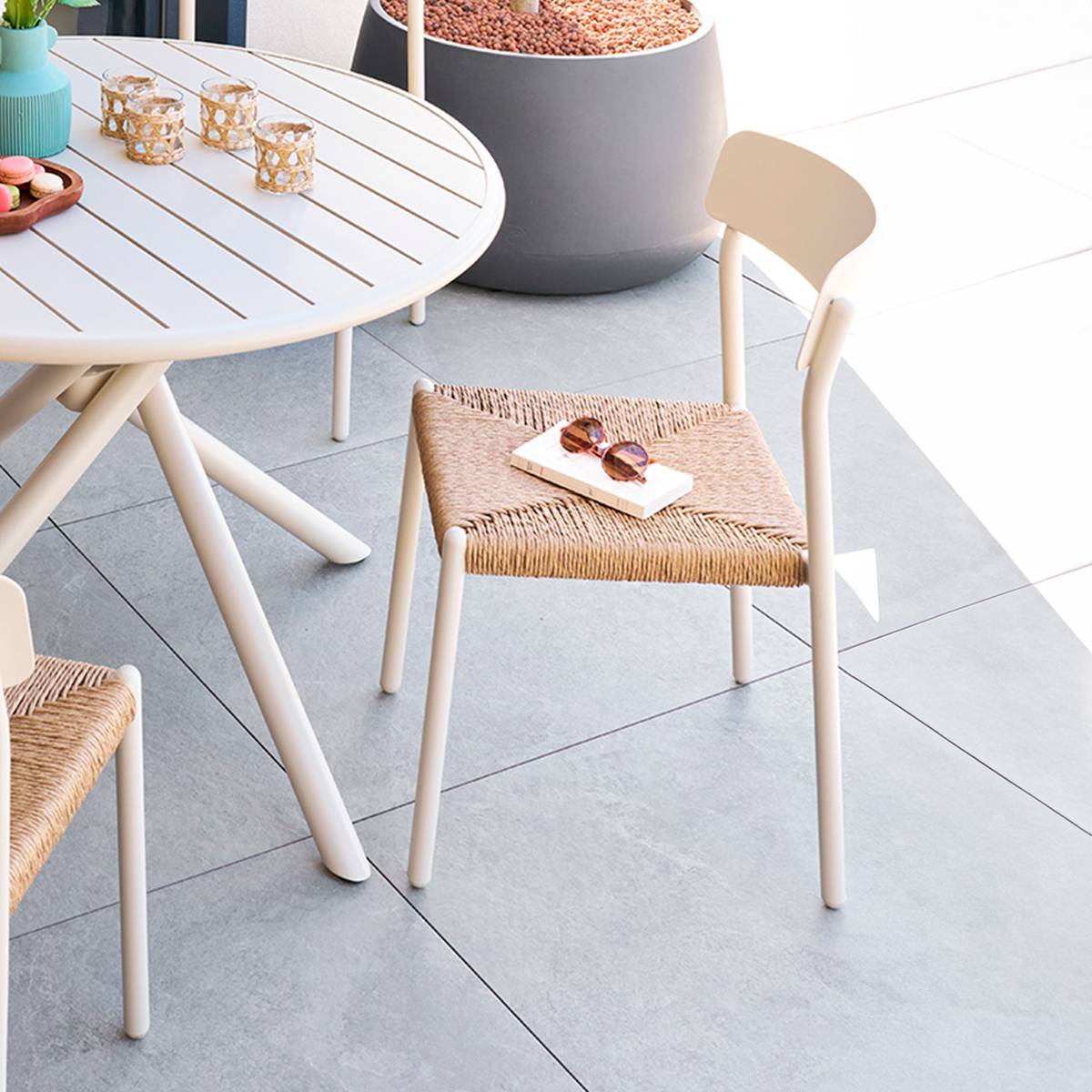 Chaise de jardin WISTTY Argile Aluminium traité époxy, Résine tressée synthétique Hespéride