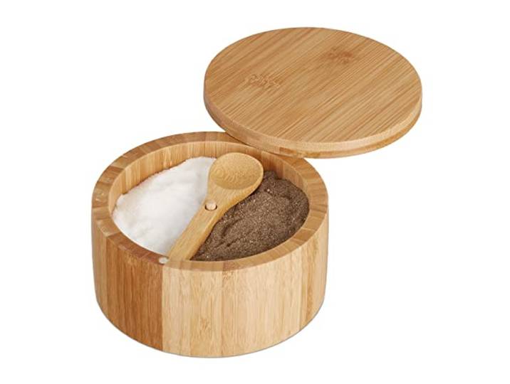 Relaxdays zoutpot met deksel & lepel, 2 vakjes, bamboe, kruidenpotje, HxØ 6,5 x 12,5 cm, met magneetsluiting, natuur