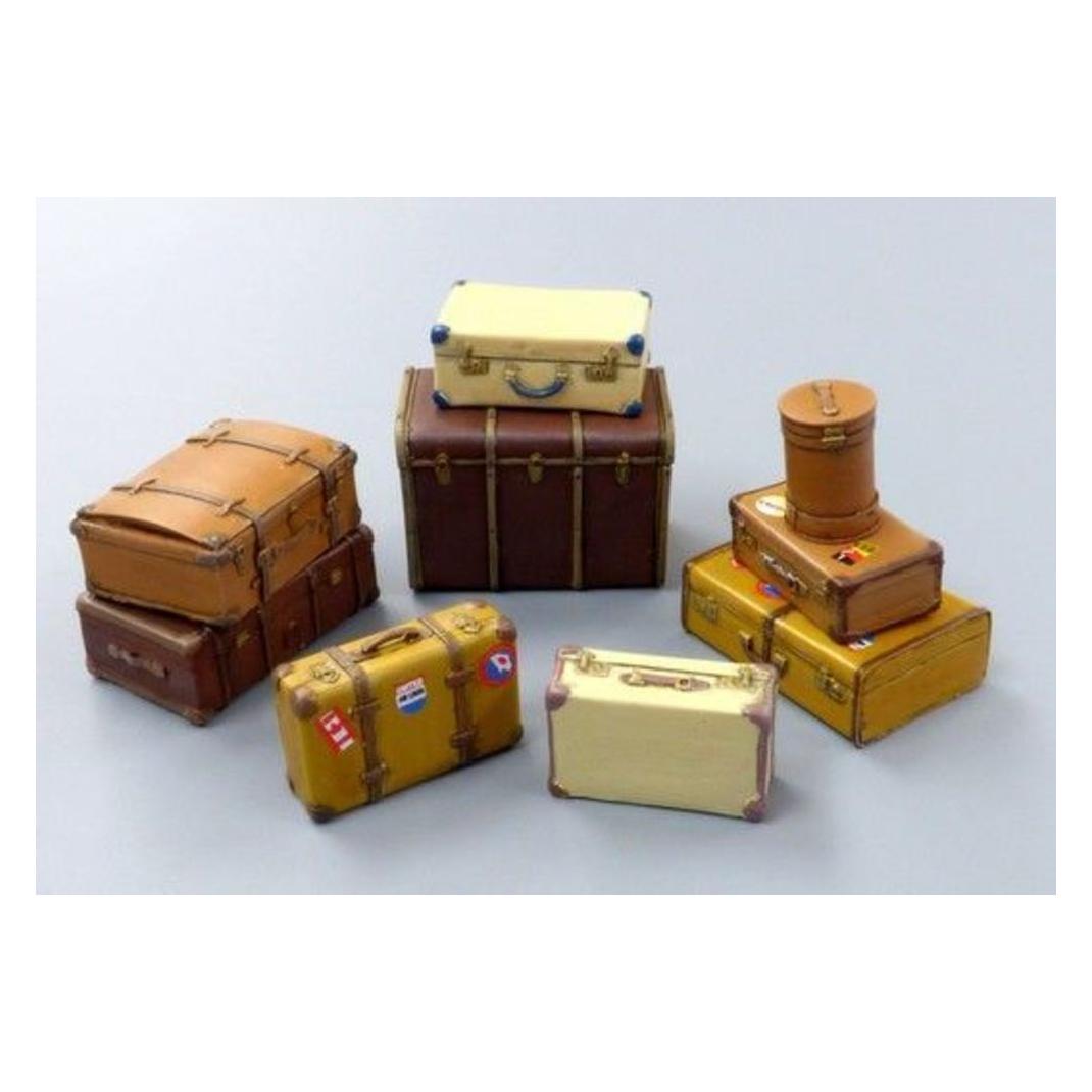Plus Model Old suitcases (23798653)