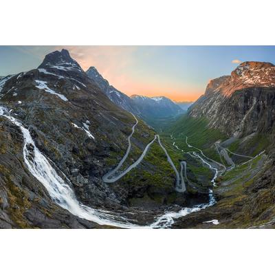 Fototapete PAPERMOON "Photo-Art CHRISTER OLSEN, TROLLSTIGEN", bunt, B:3,5m L:2,6m, Vlies, Tapeten