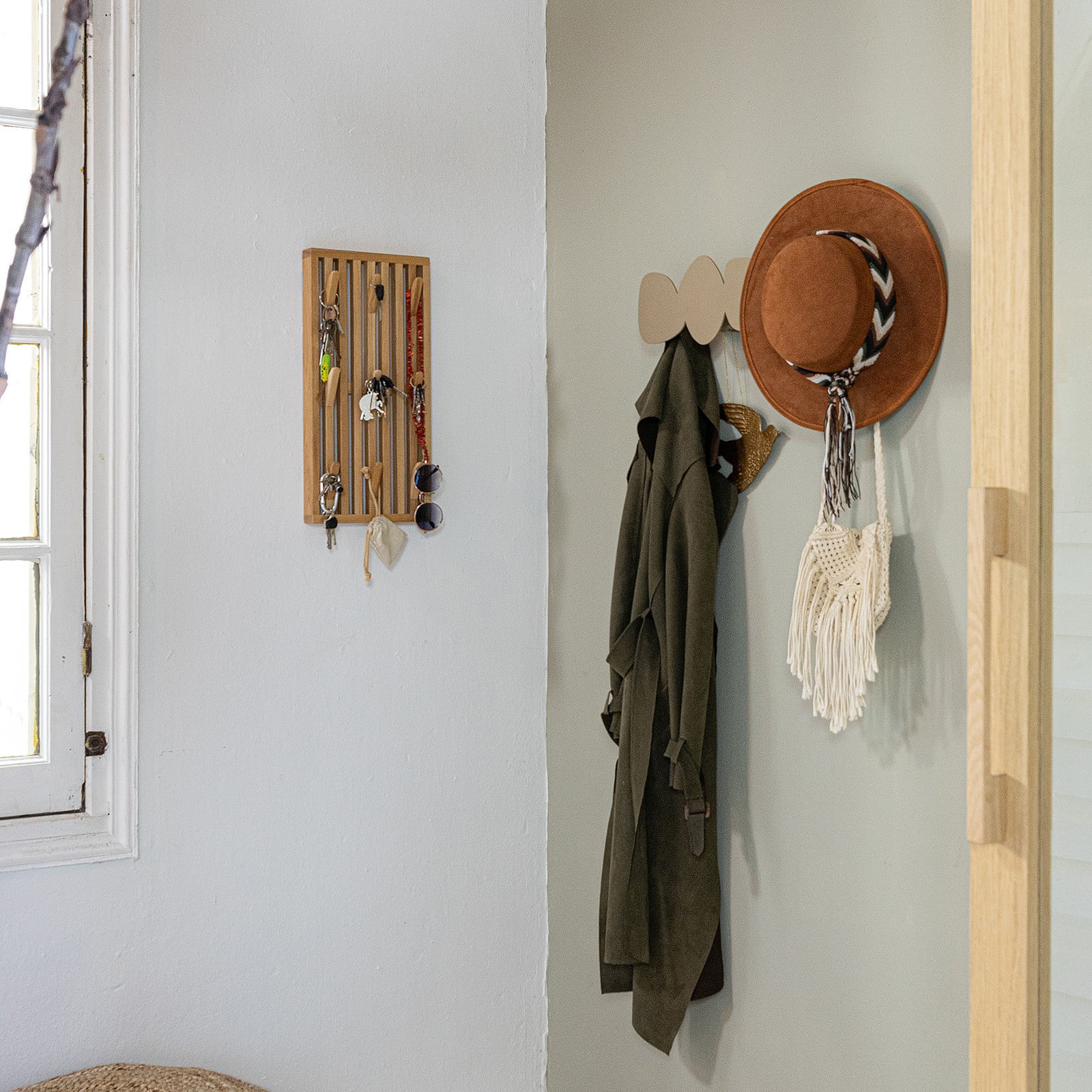 Spinder Design Wandkapstok Tumulo Medium Metalen Paneel Beige/Zwart Mat