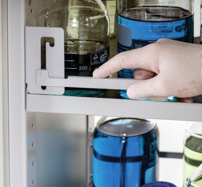 Relingsystem für Gefahrstoffschrank Asecos V-LINE Typ 90, Stahlblech, zusätzlicher Kippschutz