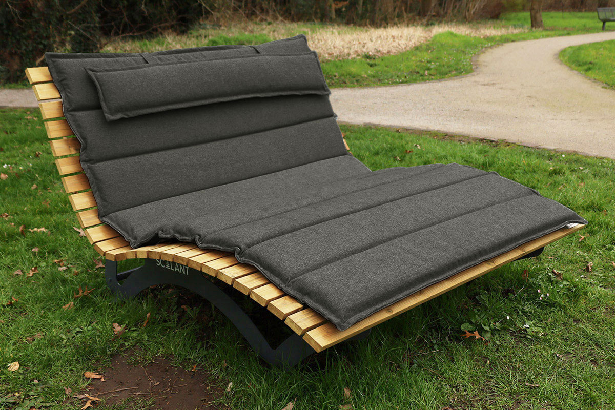Waldsofa Premium mit Auflage, Kissen und Schutzhülle, Lärche, Wellenliege