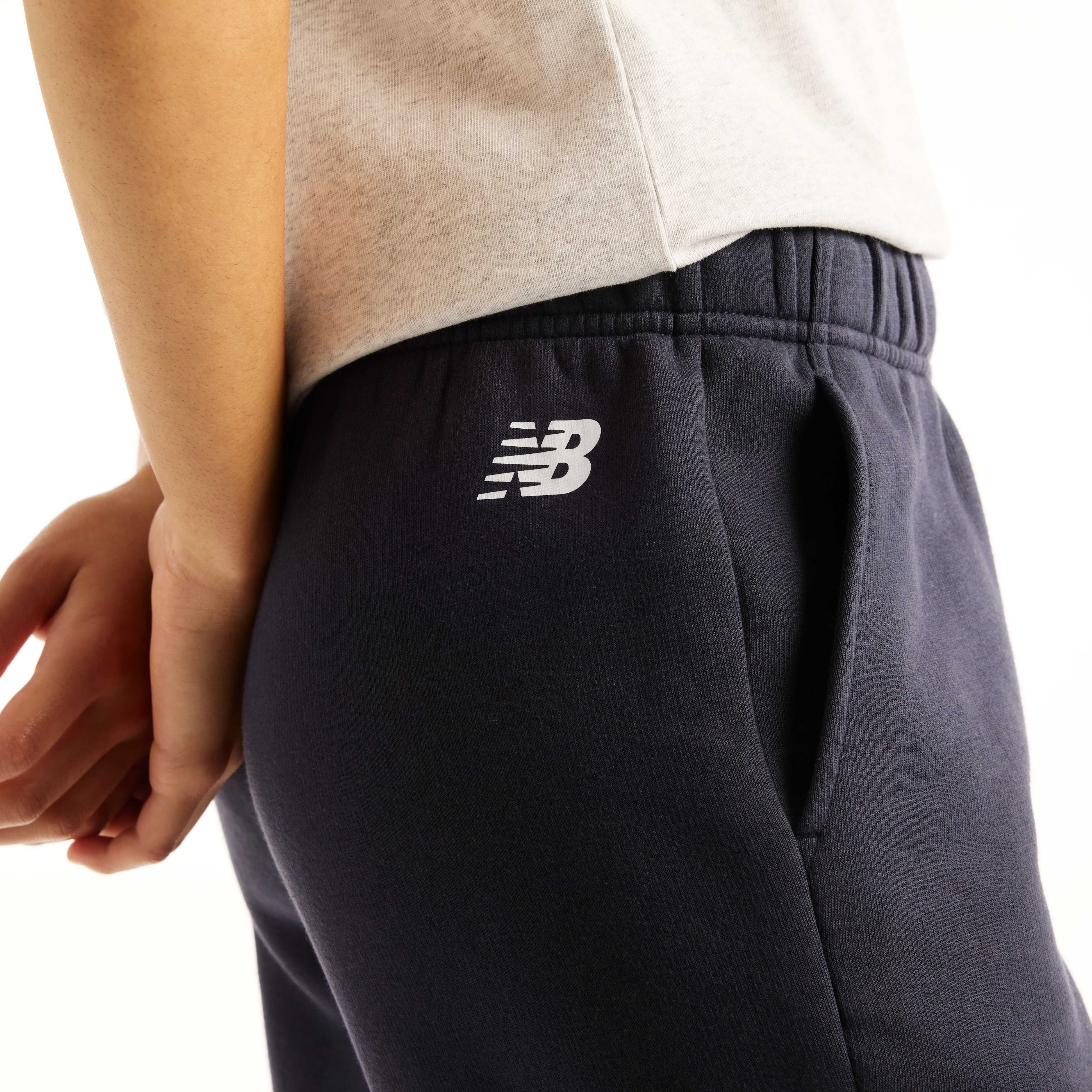 Sweathose NEW BALANCE "REIMAGINED FLEECE PANT", Damen, Gr. M, N-Gr, schwarz (schwarz night (dnt)), Obermaterial: 60% Baumwolle, 40% Polyester, Hosen Sweathose, für Erwachsene, lange Hosenform, mit klarer Linienführung schwarz night (dnt) M, N-Gr