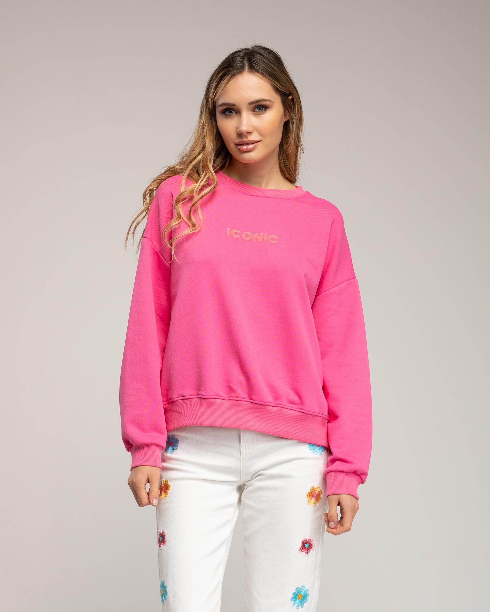 Sweatshirt met de tekst 'iconic' in neonkleur op de voorkant en de rug.