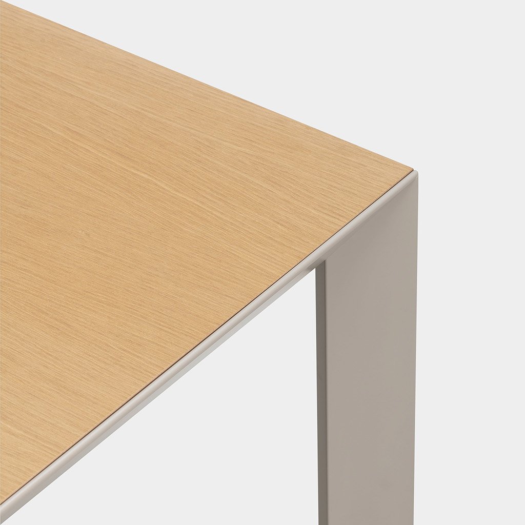 Kristalia Nori Holz Indoor Tisch (Tischplatte europäische Eiche Holzfurnier, Bei... Tischplatte europäische Eiche Holzfurnier, Beine sandgrau lackiertes Aluminium (farbähnlich RAL 9002) | 90 x 189cm 01NOR53F