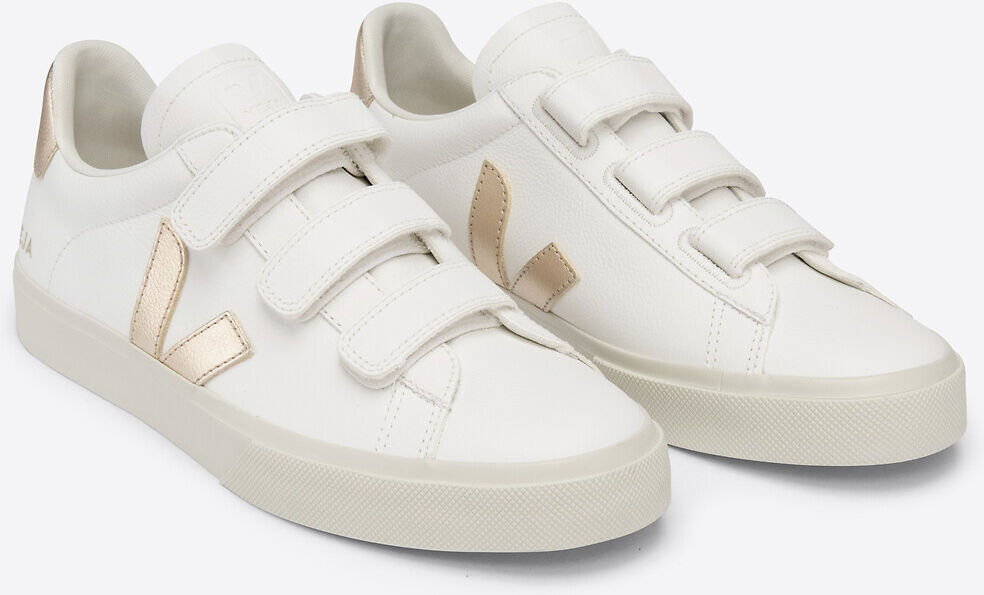 VEJA Baskets scratchées en cuir RECIFE