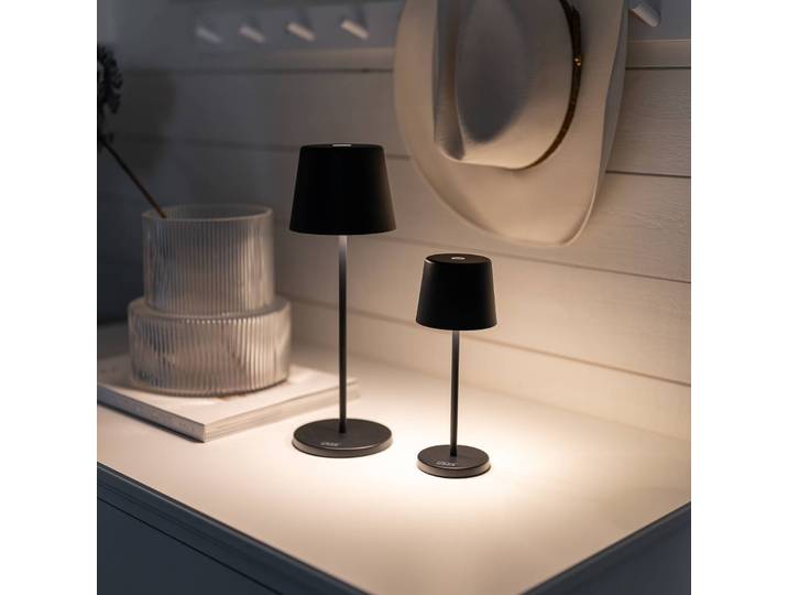 Konstsmide LED-Akku-Tischleuchte Vence, Höhe 22 cm, schwarz, IP54, USB dimmbar, schwarz, für Wohn- / Esszimmer, Aluminium, Modern