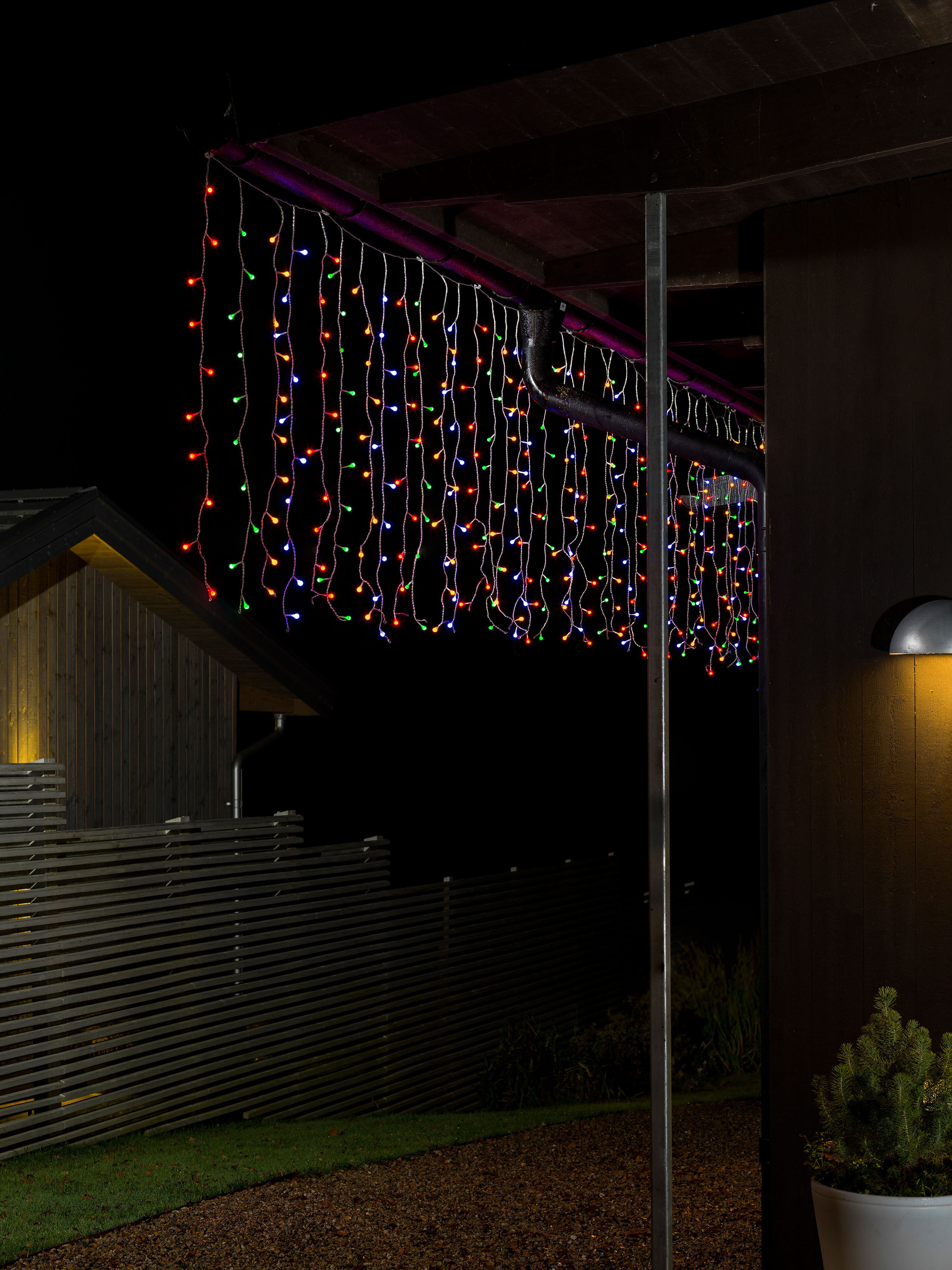 KONSTSMIDE LED-Lichtervorhang, transparent, Dioden 400 Stk. Flammen 400 Stk., Gesamtlänge 15,07m, Lichterketten, LED Lichtervorhang, mit bunten Globes, 400 bunte Dioden, LED-Lichtervorhang
