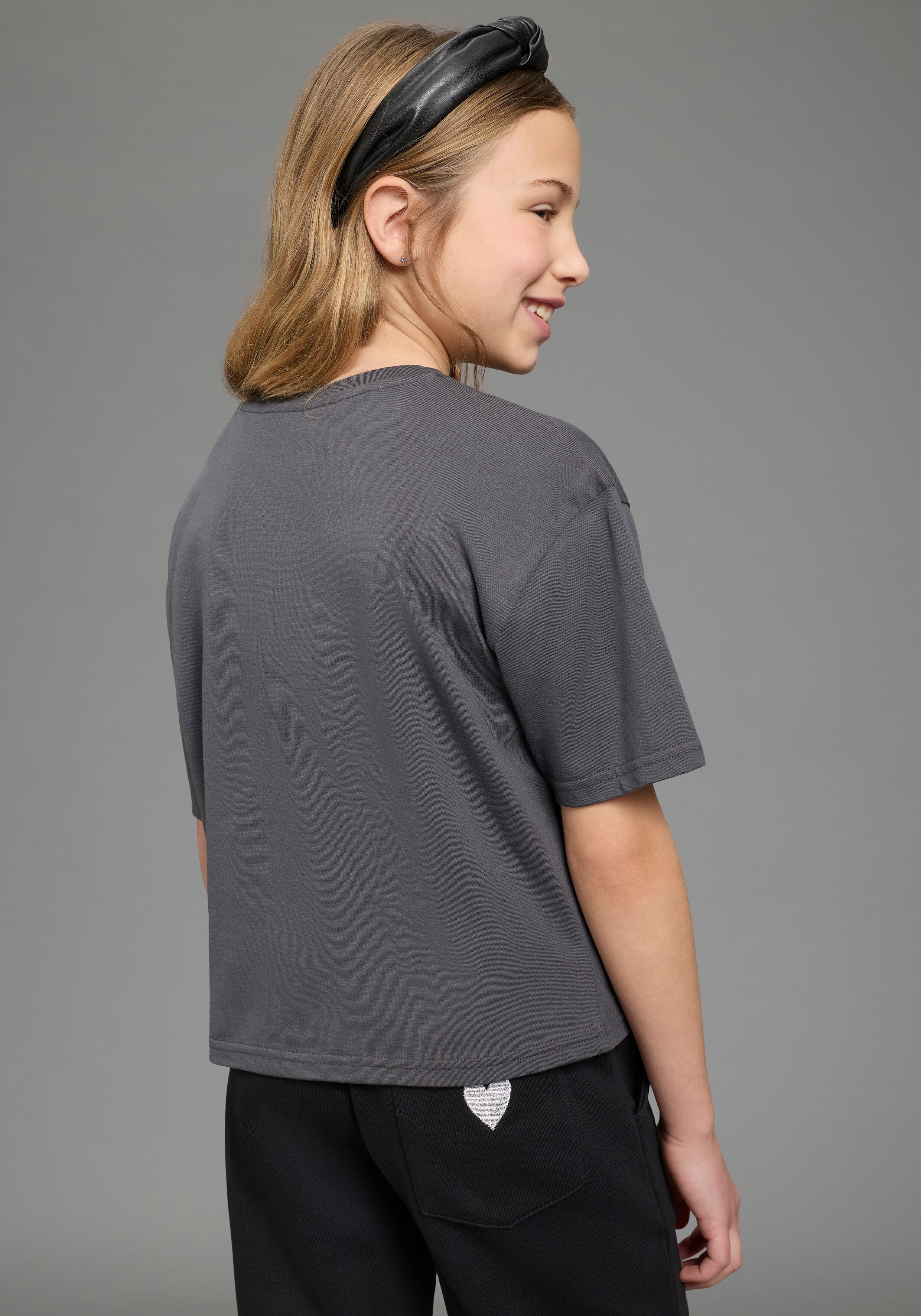 T-Shirt KIDSWORLD "MINIONS T-Shirt für TEENS Girls: NOPE", Mädchen, Gr. 128/134, anthrazit, Single Jersey, Obermaterial: 100% Baumwolle, bedruckt, Basic kurz, Rundhals, abgesteppte Kante, Shirts T-Shirt, für Mädchen, Kurzarm, bedruckte Optik, Basic Passfo