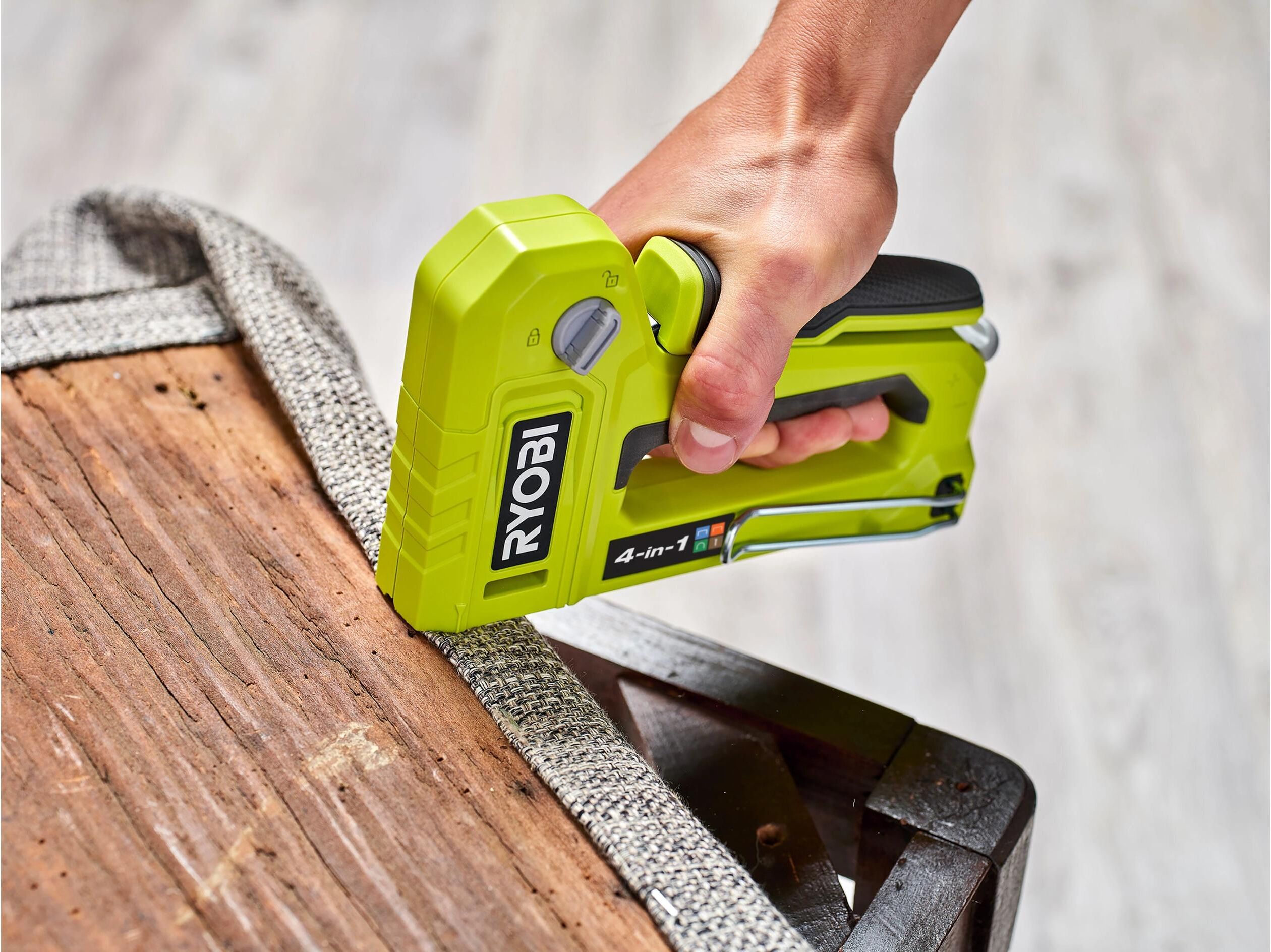 Handtacker RYOBI "RHFST4IN1", gelb, schwarz, B:26,9cm H:5,4cm L:13,8cm, Tacker, Handtacker, ielseitiger 4-in-1 Hefter für präzise Befestigungsarbeiten gelb, schwarz Einheitsgröße