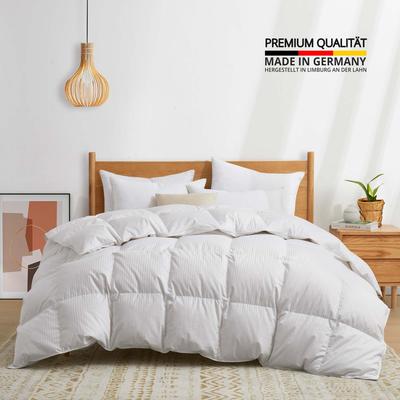 Puredown All-Season 800 Fill Power European 90% White Down Comforter Made in Germany