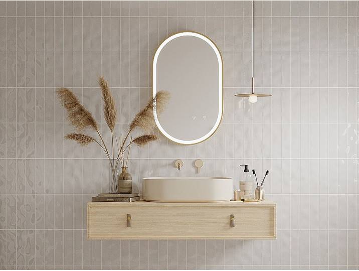 Badezimmerspiegel oval mit Beleuchtung - beschlagfrei - 50 x 80 cm - Goldfarbene Kontur - ALARICO