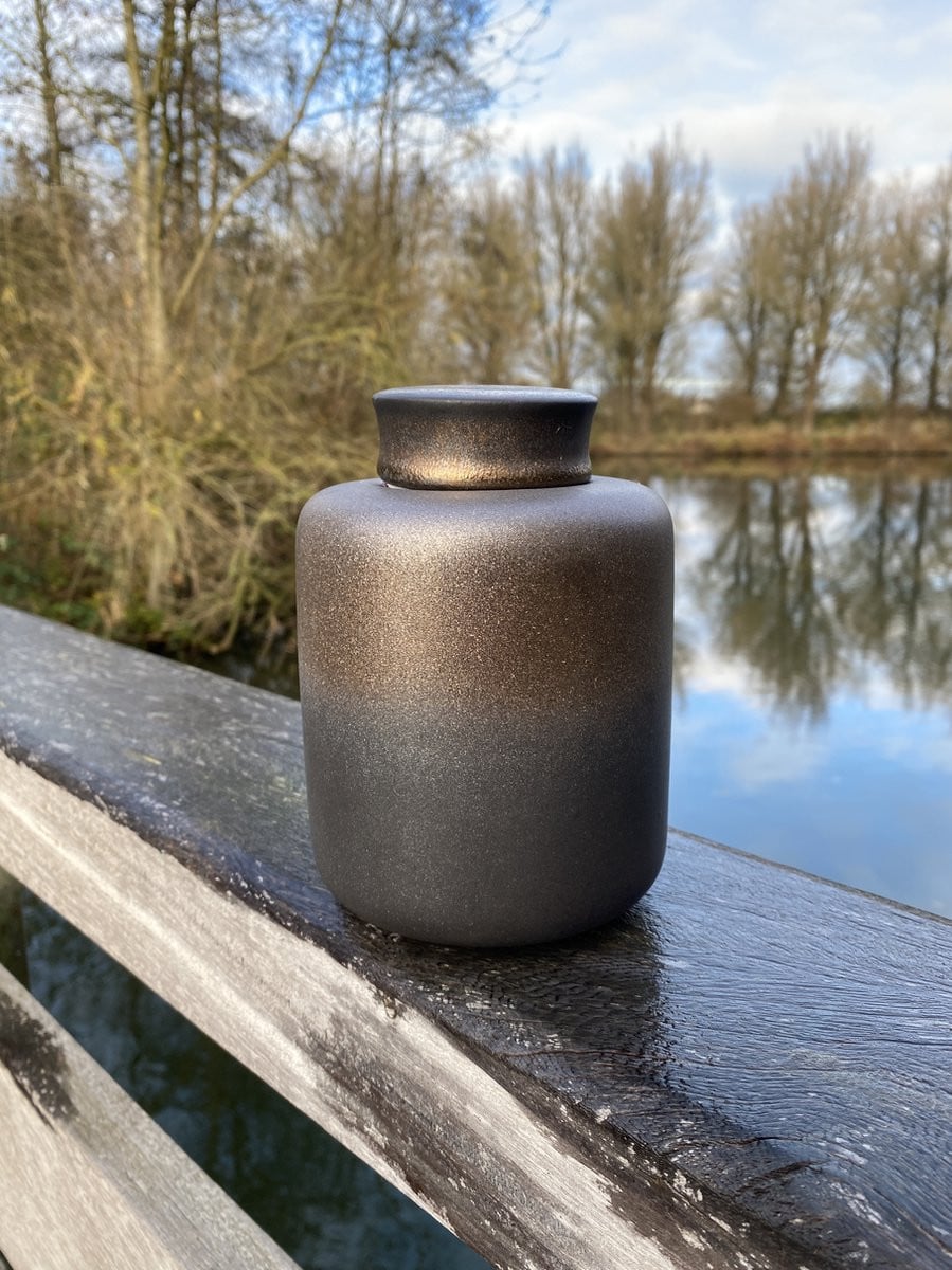 Urn voor as voor crematie in aardse tinten AF-TC474