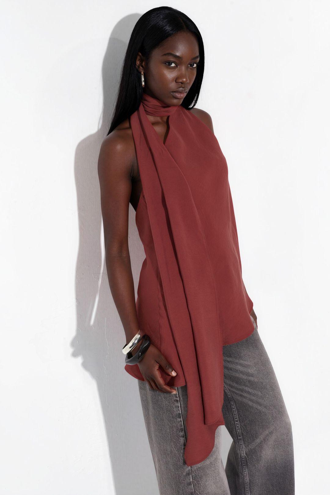 Halterneck-Top mit Schal-Detail