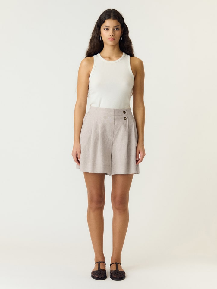 YAS Shorts in Beige - 36