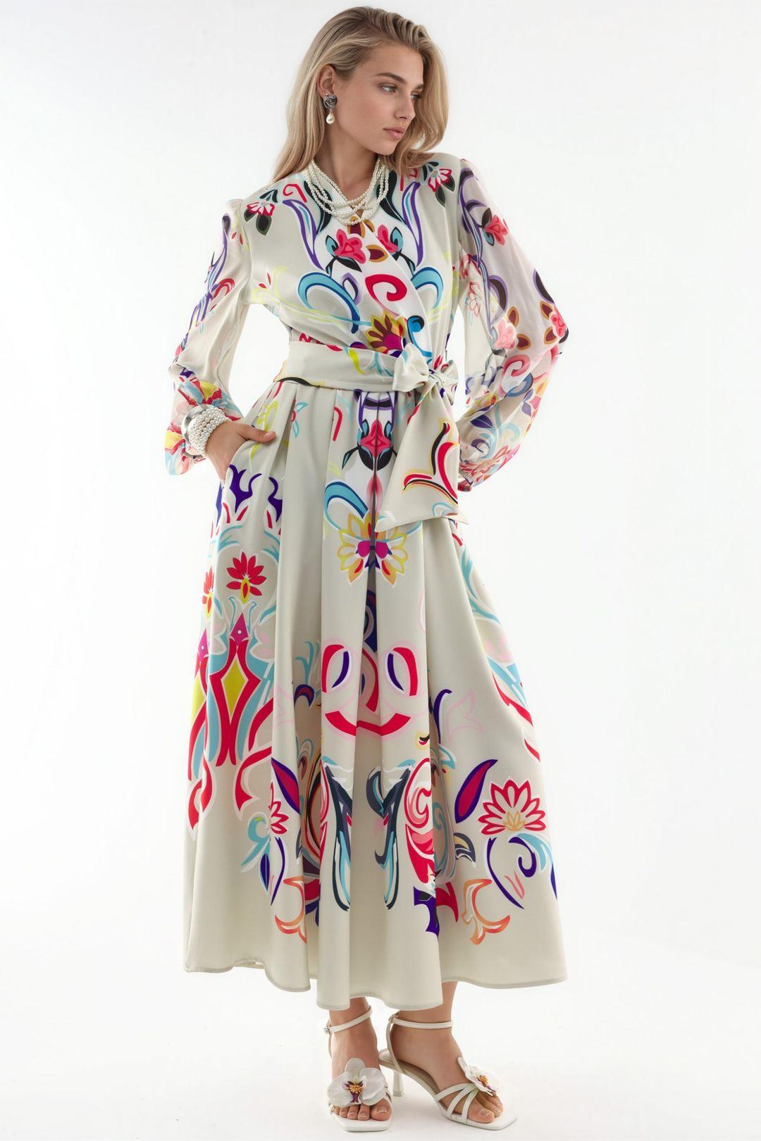 Maxikleid mit floralem Druck im A-Linien-Schnitt