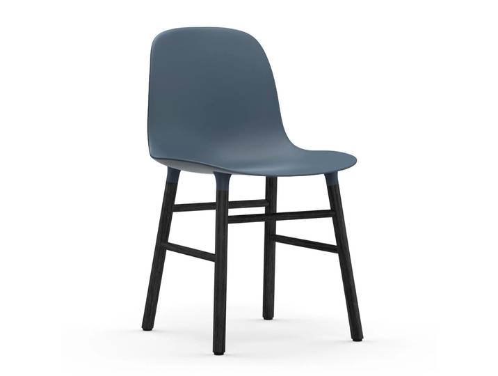 Normann Copenhagen Form Stuhl schwarze Beine Blau