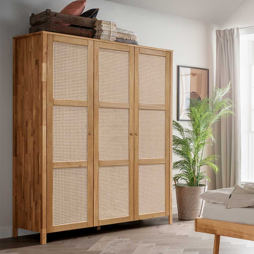 Pharao24.de Kleiderschrank aus Rattan Wildeiche Massivholz