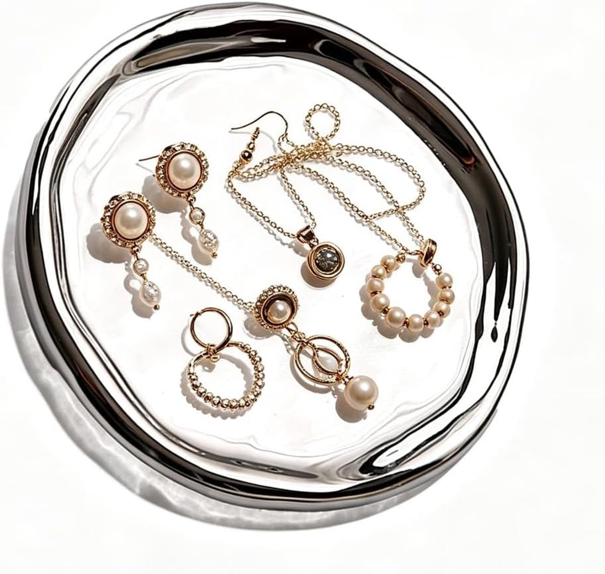 Decoratieve keramische schaal in wolkvorm voor sieraden en horloges
