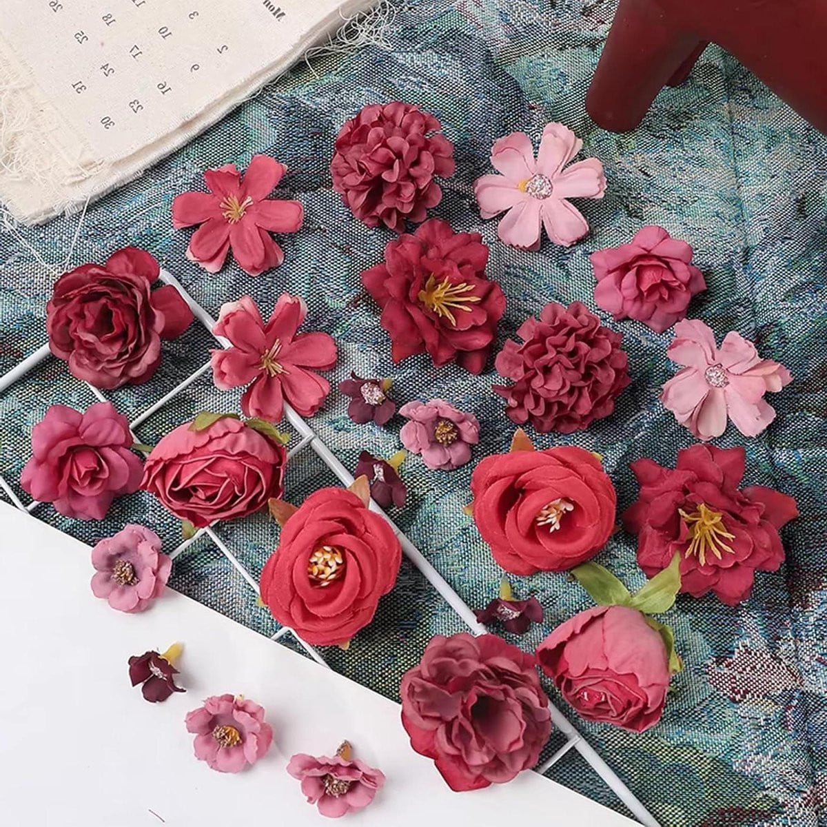 Set van 24 handgemaakte realistische kunstbloemen voor decoratie en knutselen - Rood