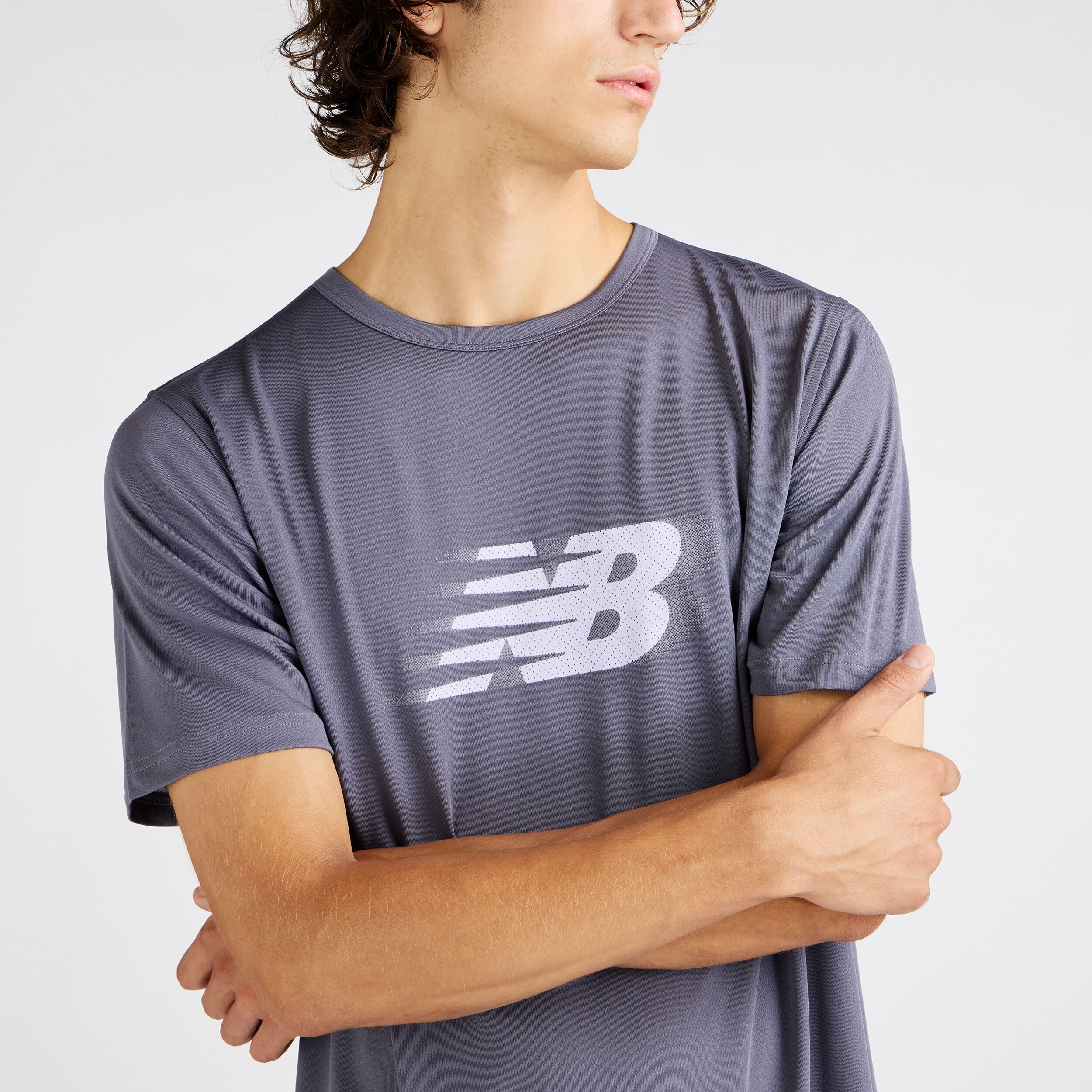 Trainingsshirt NEW BALANCE "SPORT ESSENTIALS UTILITY MOTION GRAPHIC T-SHIRT", Herren, Gr. XL, neptune grau (aa9), Obermaterial: 100% Polyester, Shirts Trainingsshirt, für Fitness und Training, atmungsaktiv, schnell trocknend neptune grau (aa9) XL