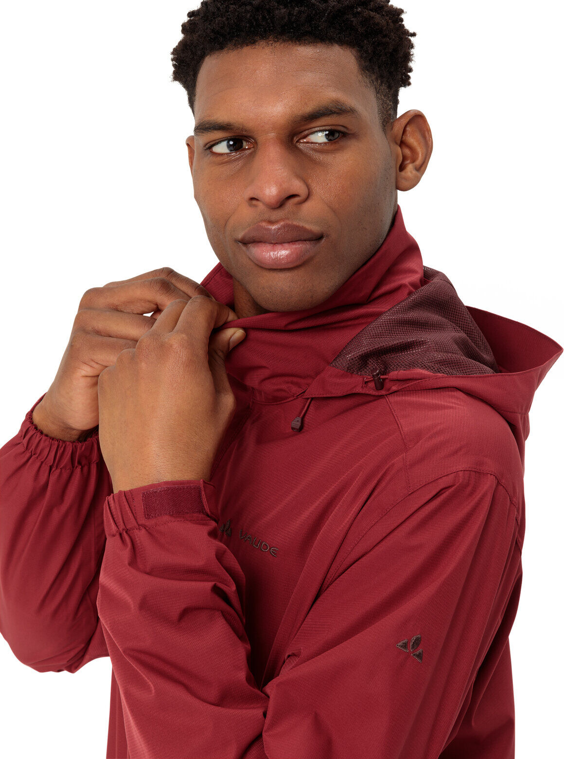 Regenjacke VAUDE "Men's Escape Light Jacket", Herren, Gr. L, rot (carmine), Obermaterial: 100% Polyester, unifarben, normal, mit verstellbarem Klettverschluss, Jacken Regenjacke, mit zwei Reissverschlusstaschen, atmungsaktiv, schnell trocknend carmine L