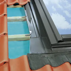 FAKRO ELW 94x118 Eindeckrahmen für thermoisolierte Ausstiegsfenster, Schichtstück-Eindeckung