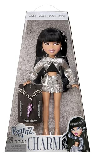 Bratz Charmz Jade Modepop met verzamelbare bedelarmband, outfit en accessoires