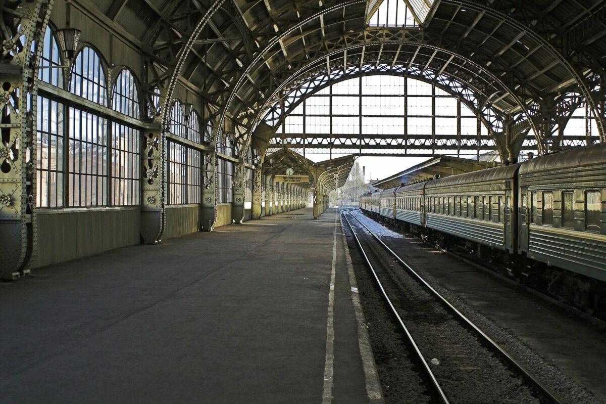 Fototapete PAPERMOON "Leerer Bahnhof", bunt, B:1,5m L:1,11m, Vlies, Tapeten, Fototapete bunt B/L: 1,5m x 1,11m, Bahnen: 7 Stk.