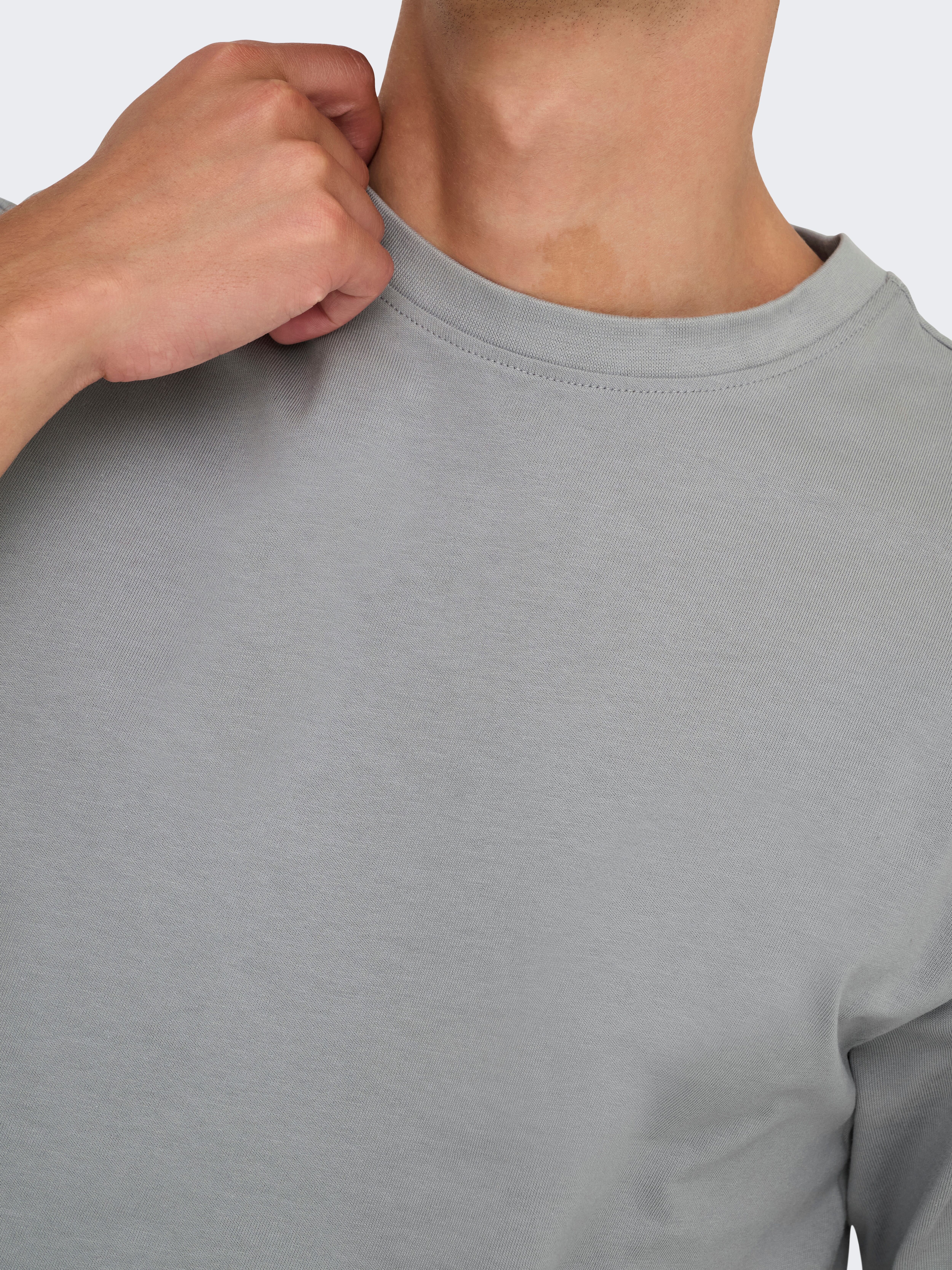 Rundhalsshirt ONLY & SONS "ONSFRED RLX SS TEE", Herren, Gr. S, grau (ultimate grau), Single Jersey, Obermaterial: 100% Baumwolle, unifarben, relaxed fit normal, Rundhals, Shirts Rundhalsshirt, Baumwolle, relaxed fit ultimate grau S