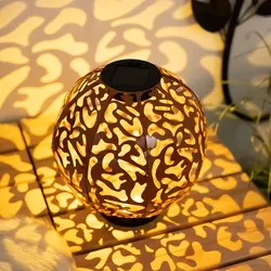 Deko-Solarkugel aus Metall LED Lampe Außenlampe Garten Deko Solarleuchte für Außen, orientalische Dekorstanzungen Ton-Design rot-braun, 1x LED warmweiß, DxH 20 x 21 cm