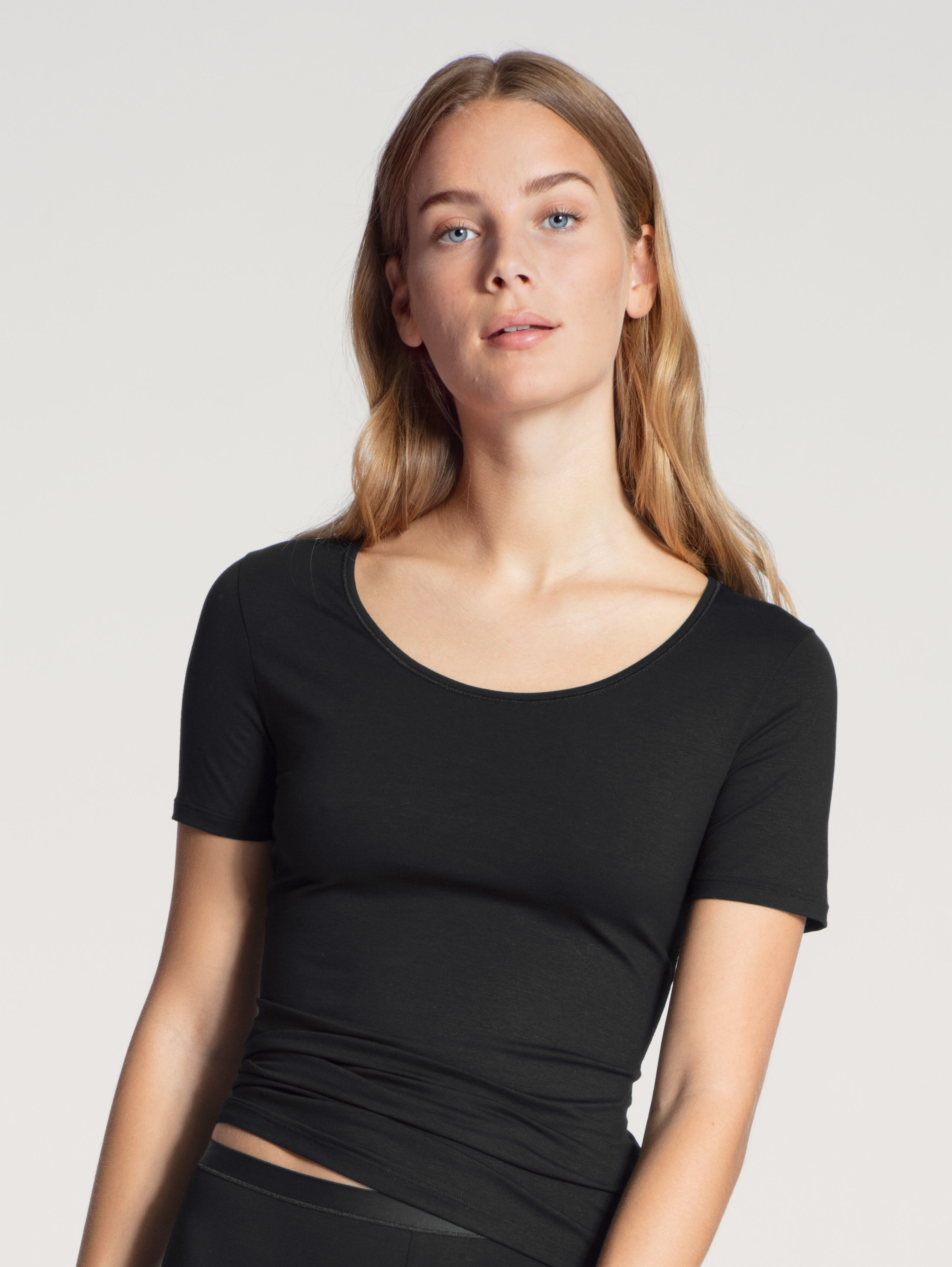 Unterziehshirt CALIDA "Natural Comfort", Damen, Gr. M (44/46), N-Gr, schwarz, Single Jersey, Obermaterial: 92% Baumwolle, 8% Elasthan, unifarben, normal, Rundhals, Unterhemden Unterziehshirt, mit Rundhals und reduzierter Pillingbildung schwarz M (44/46), 