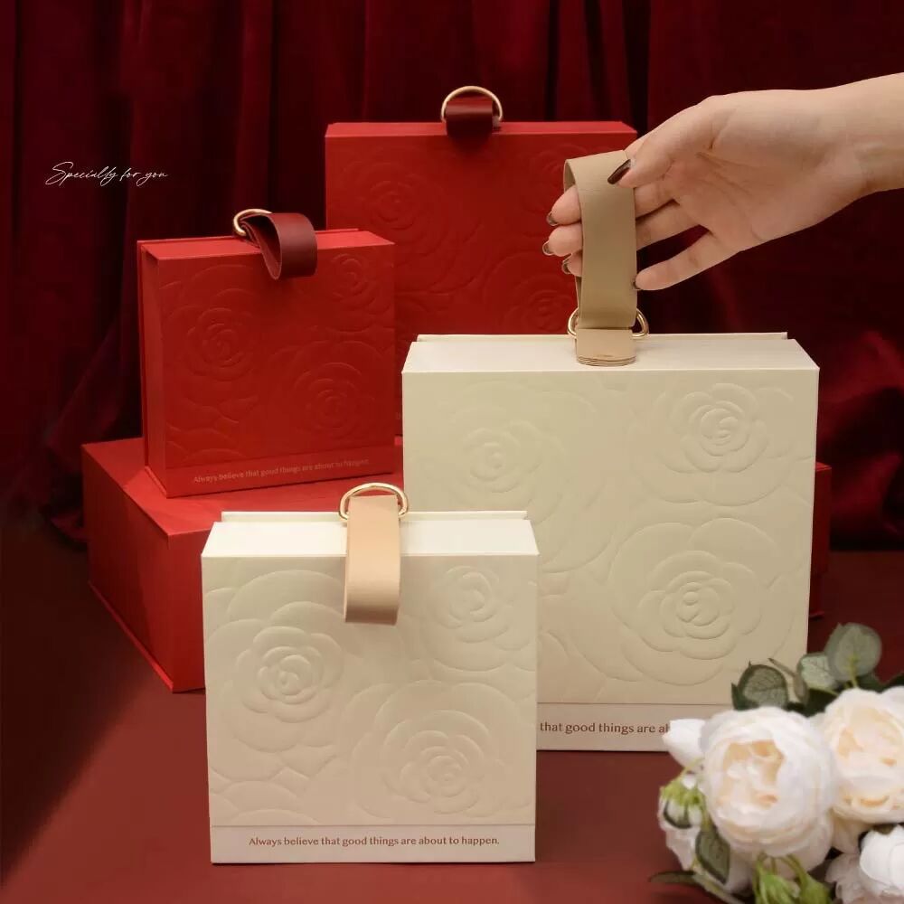 INF Elegante Geschenkbox mit floraler Prägung und Ledergriff - Halbfertig S Weiß