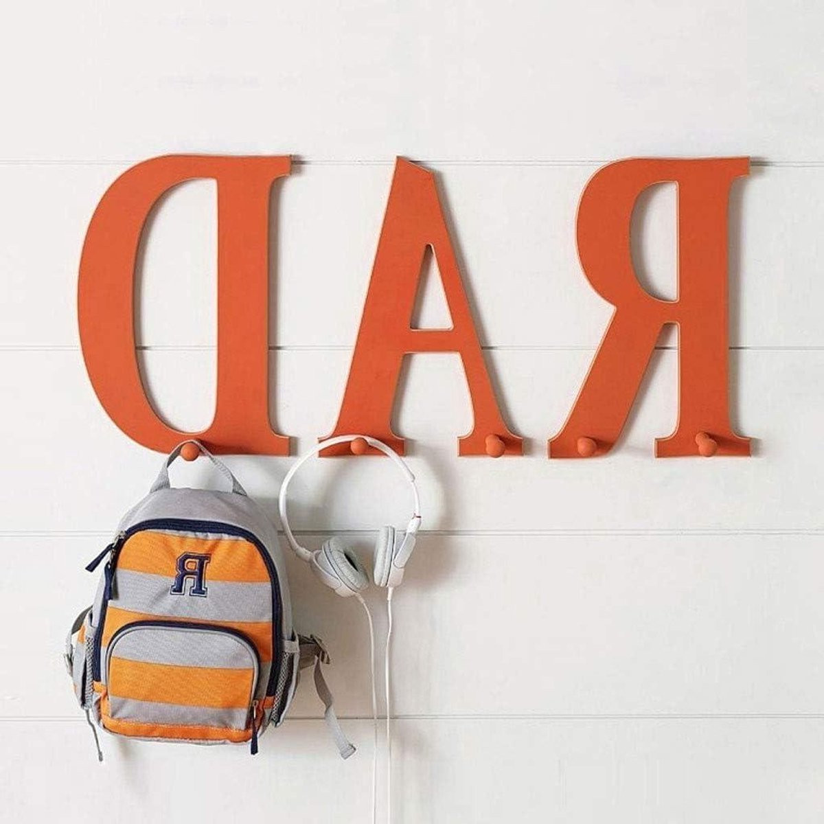 Decoratieve wandkapstok met creatief ontwerp in Rosso