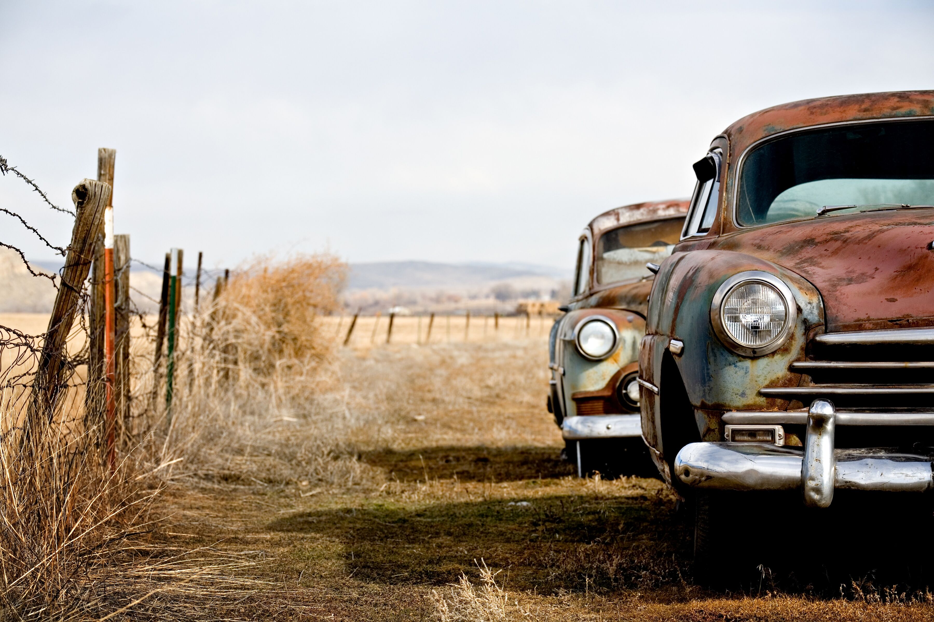 Papermoon "Vintage Rusting Cars" glatt bunt B/L: 5m x 2,8m, Bahnen: 10 Stk.